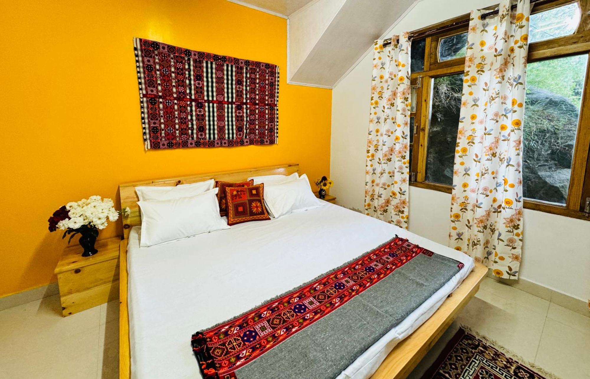 Pine View Retreat * Kalpa
